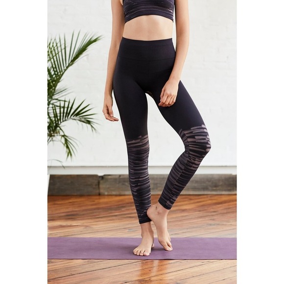 Free People Movement NWOT Black Washed Barely There Yoga Leggings XS/S - Picture 1 of 7